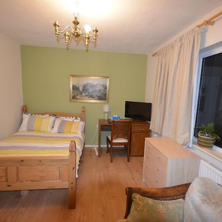 Double Bedroom With View To The Garden Oxford Exterior foto