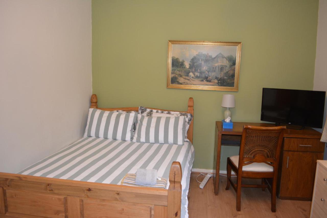 Double Bedroom With View To The Garden Oxford Exterior foto