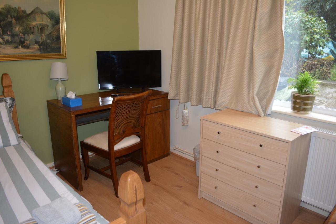 Double Bedroom With View To The Garden Oxford Exterior foto